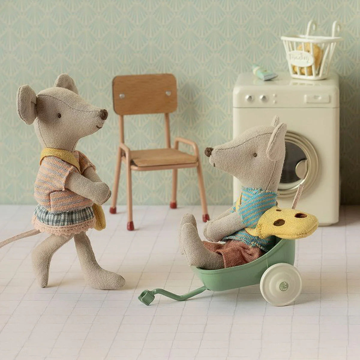 LITTLE BROTHER MOUSE WITH BAG