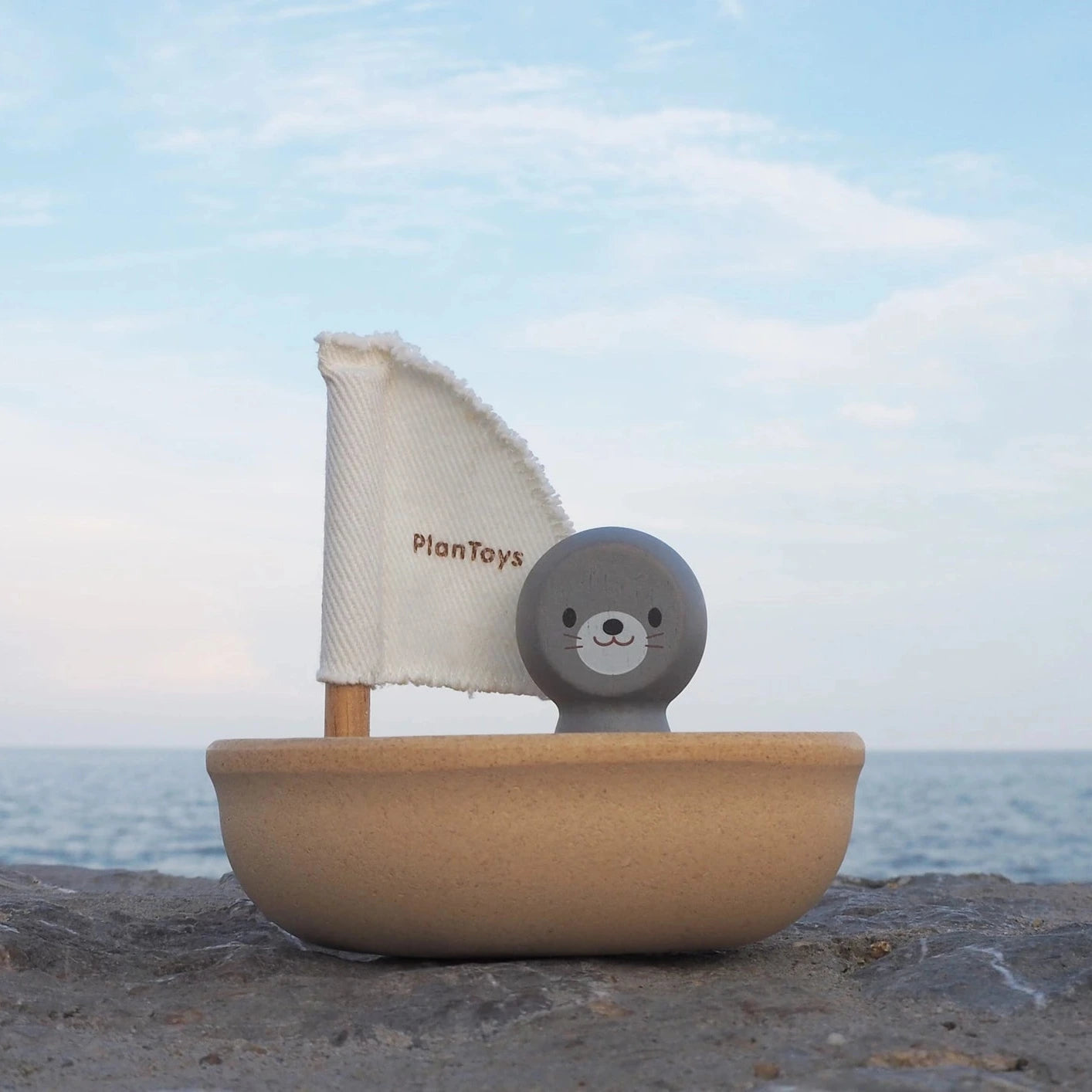 ARTIC SEAL SAILING BOAT BATH TOY