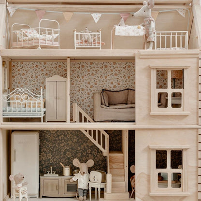 VICTORIAN DOLLHOUSE