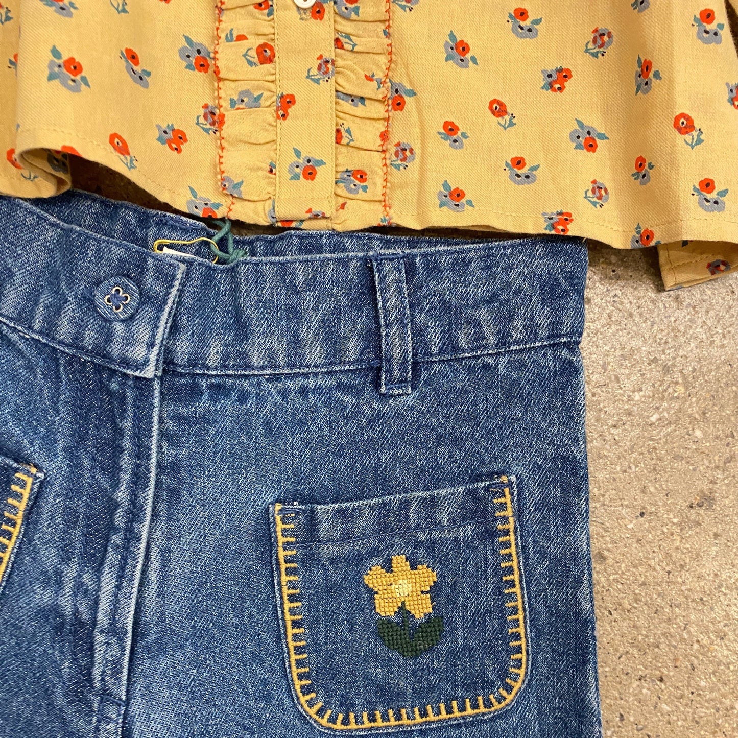 EMBROIDERED FLOWER POCKET DENIM PANTS