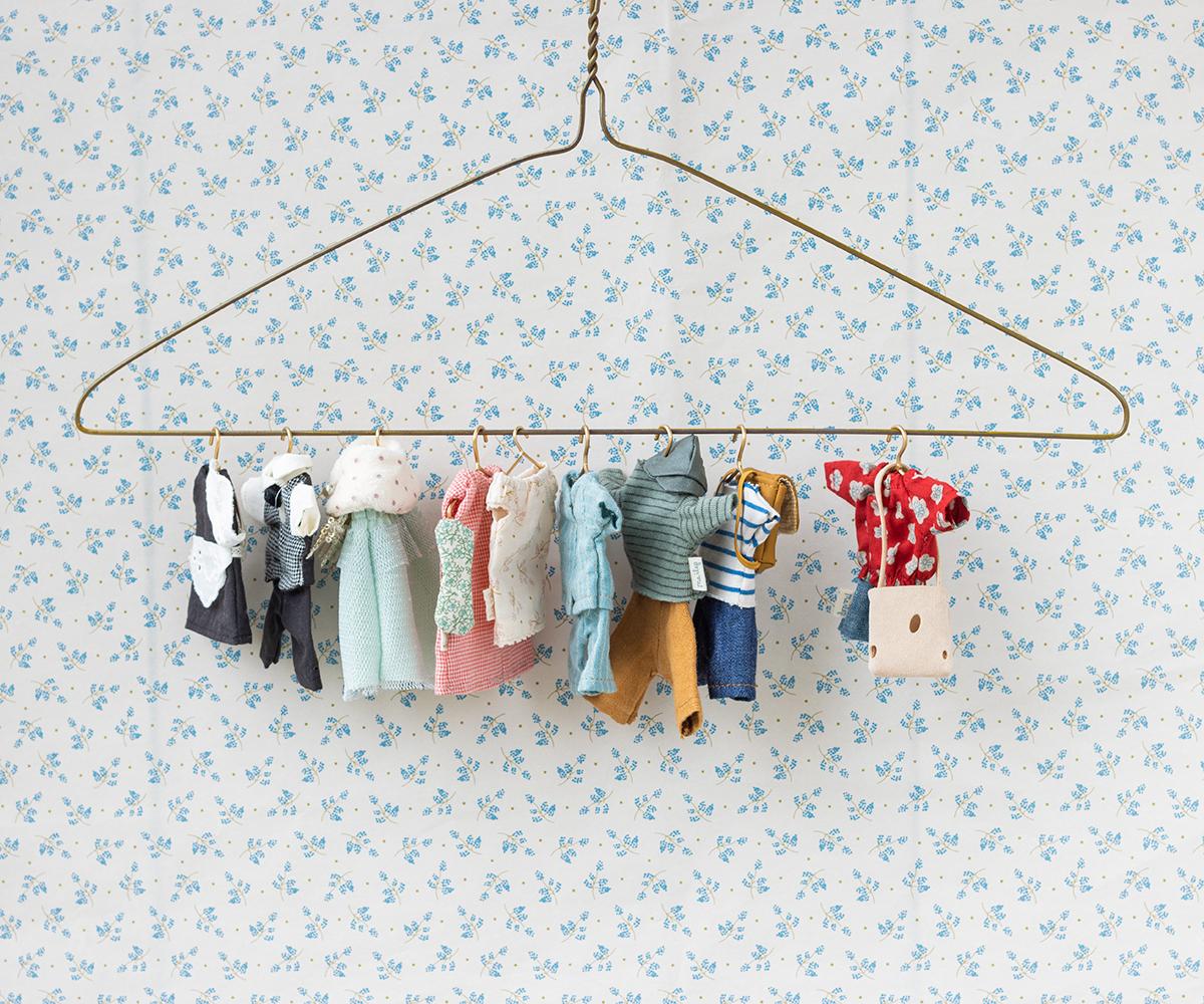 DOLLHOUSES & FURNITURE — Little-ish