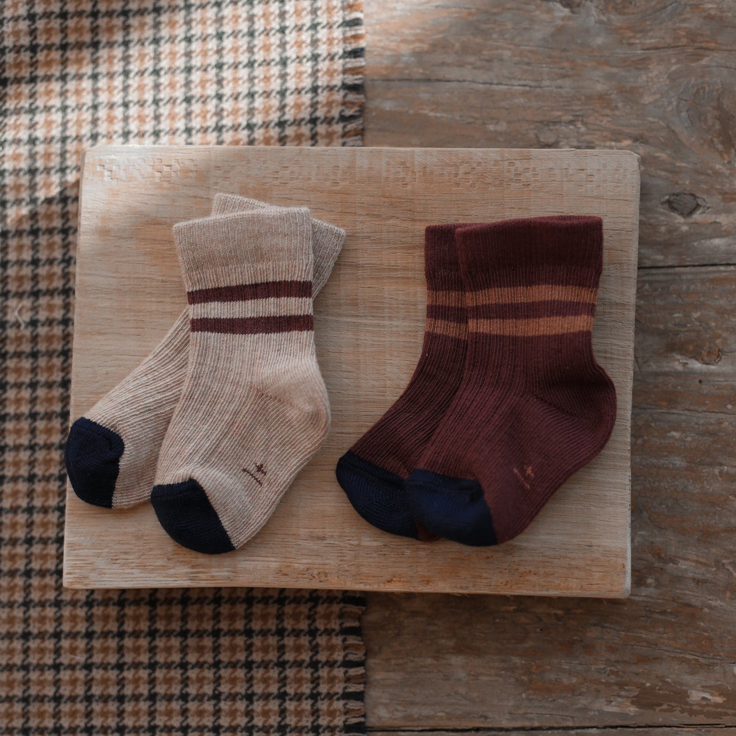 SOREN RIBBED PLAIN SOCKS - MELANZANA