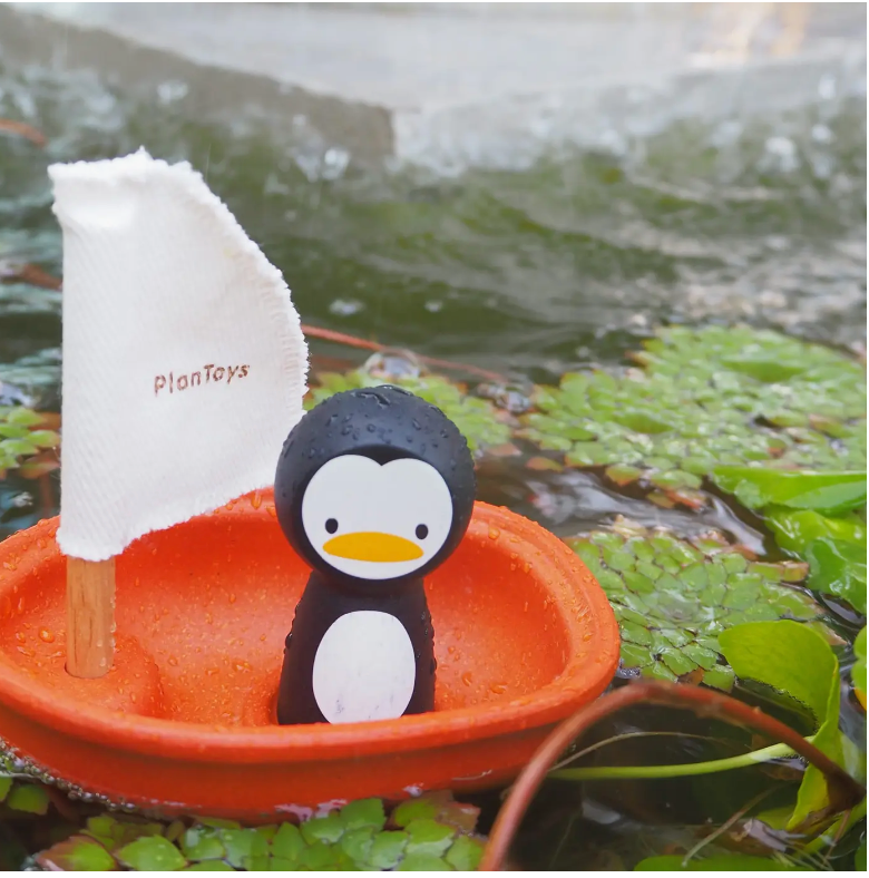 SAILING BOAT PENGUIN BATH TOY