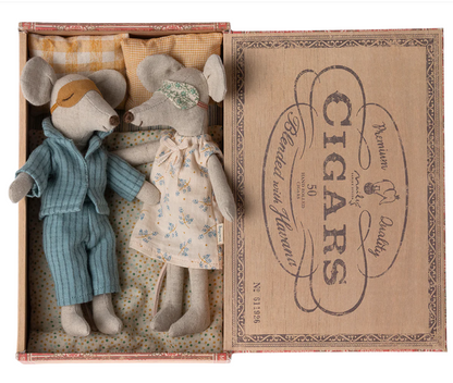 MAILEG MUM AND DAD MICE IN CIGAR BOX