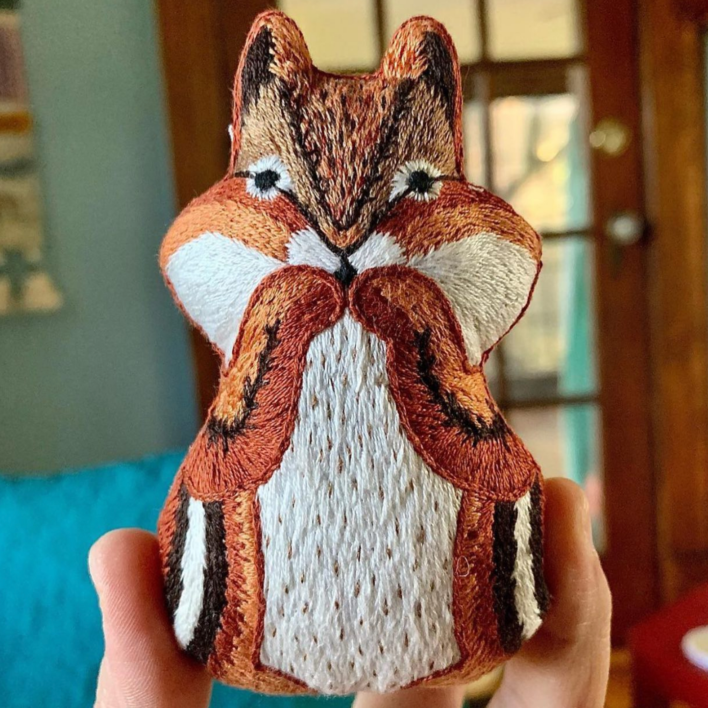 EMBROIDERY KIT LEVEL 3 - CHIPMUNK