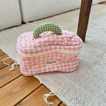 QUILETED GINGHAM TOILETRY CASE