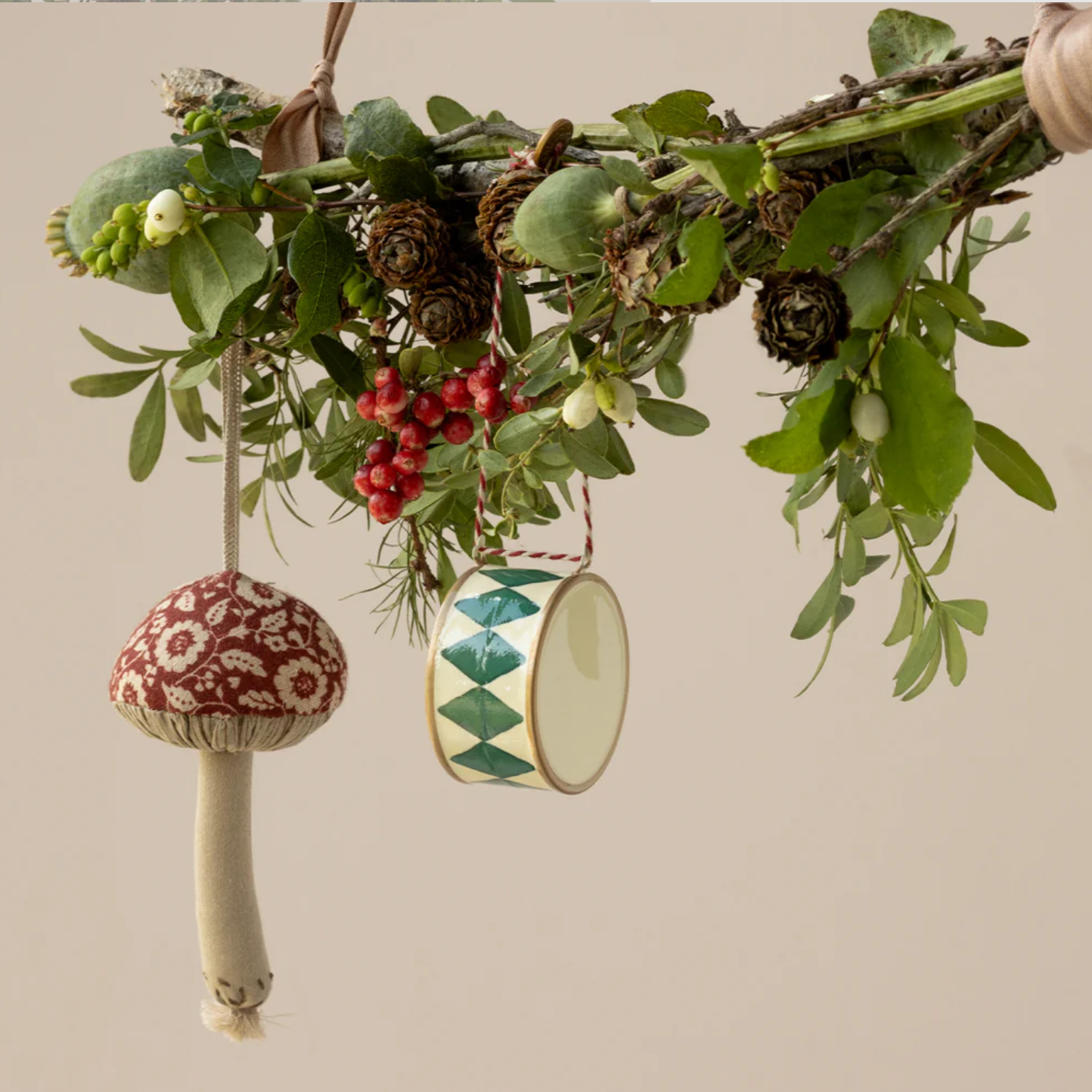 MUSHROOM ORNAMENT - WINTER FLOWER RED