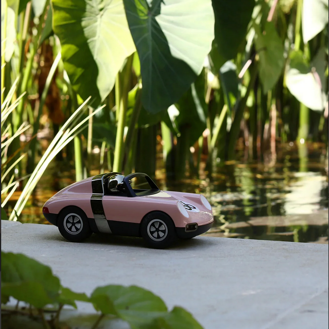 PLAYFOREVER LUFT CAR - POP PINK