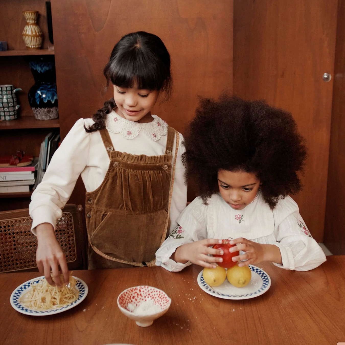 CHROCHETED ORGANIC SWEATSHIRT