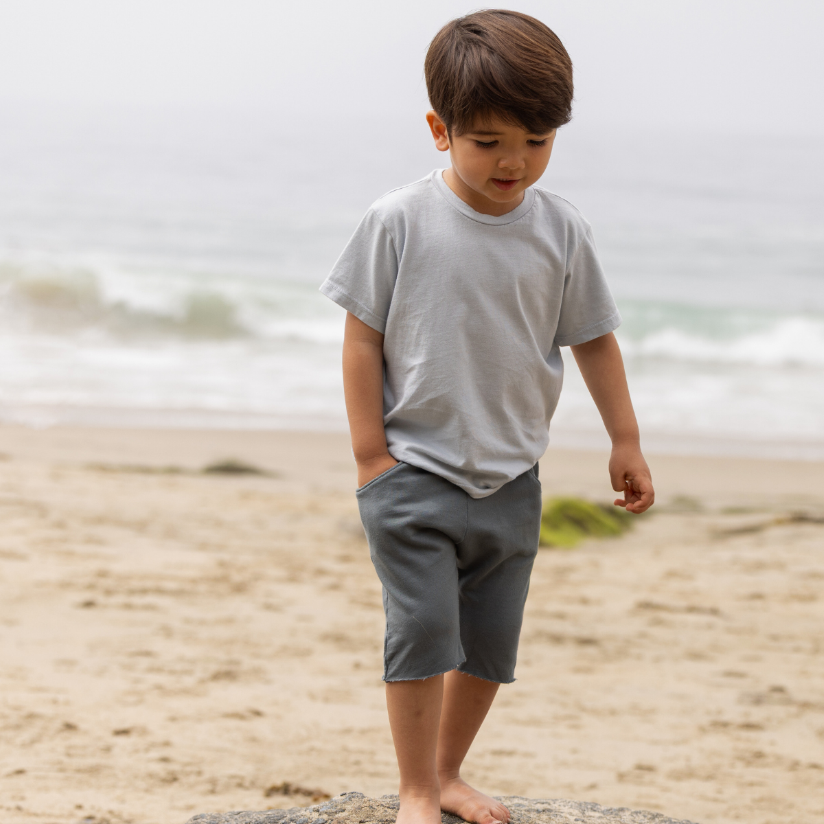 ORGANIC STRIPED GRAY TEE