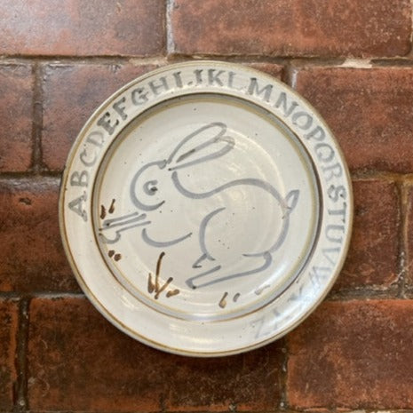 JANE HEROLD POTTERY HAND PAINTED BUNNY PLATE