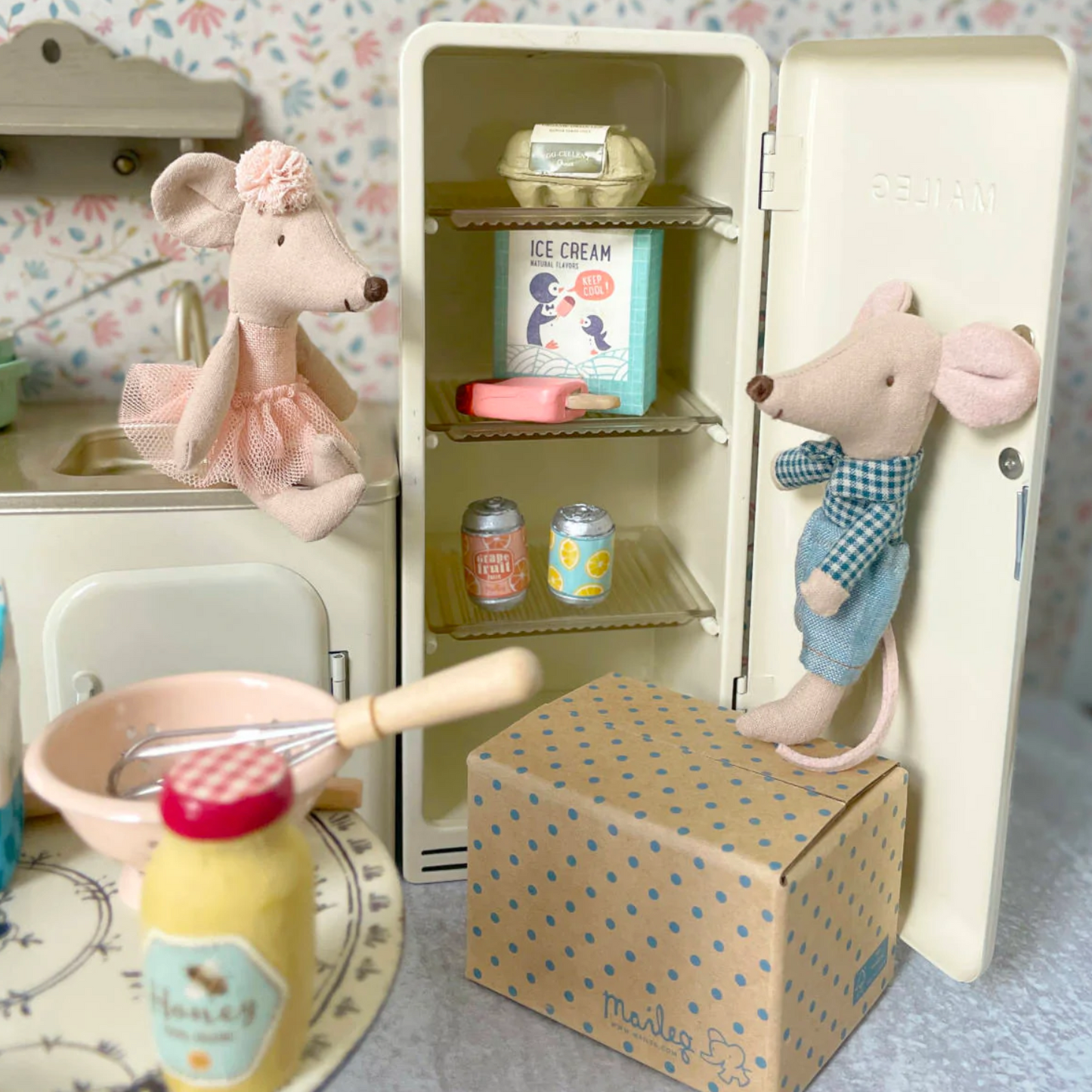 MAILEG MINATURE FRIDGE - IVORY