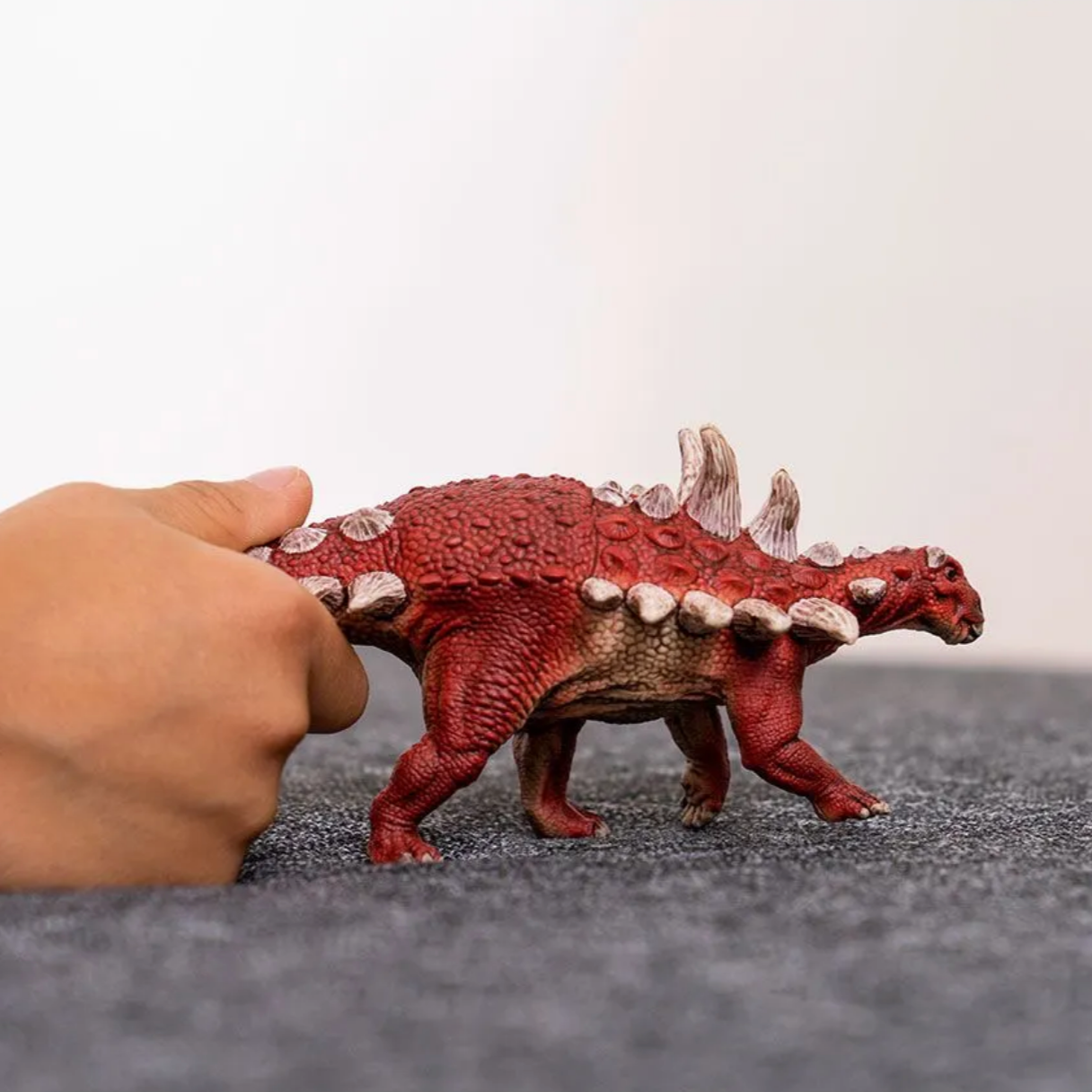 SCHLEICH GASTONIA DINOSAUR