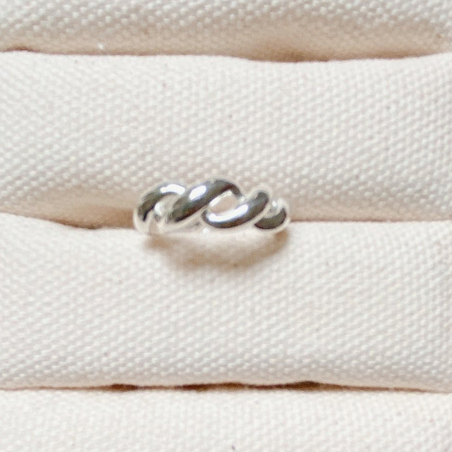 SILVER TWIST RING